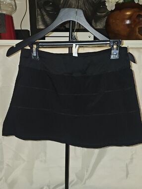 Lululemon Pace Rival Mid-Rise Skirt in black Size 8